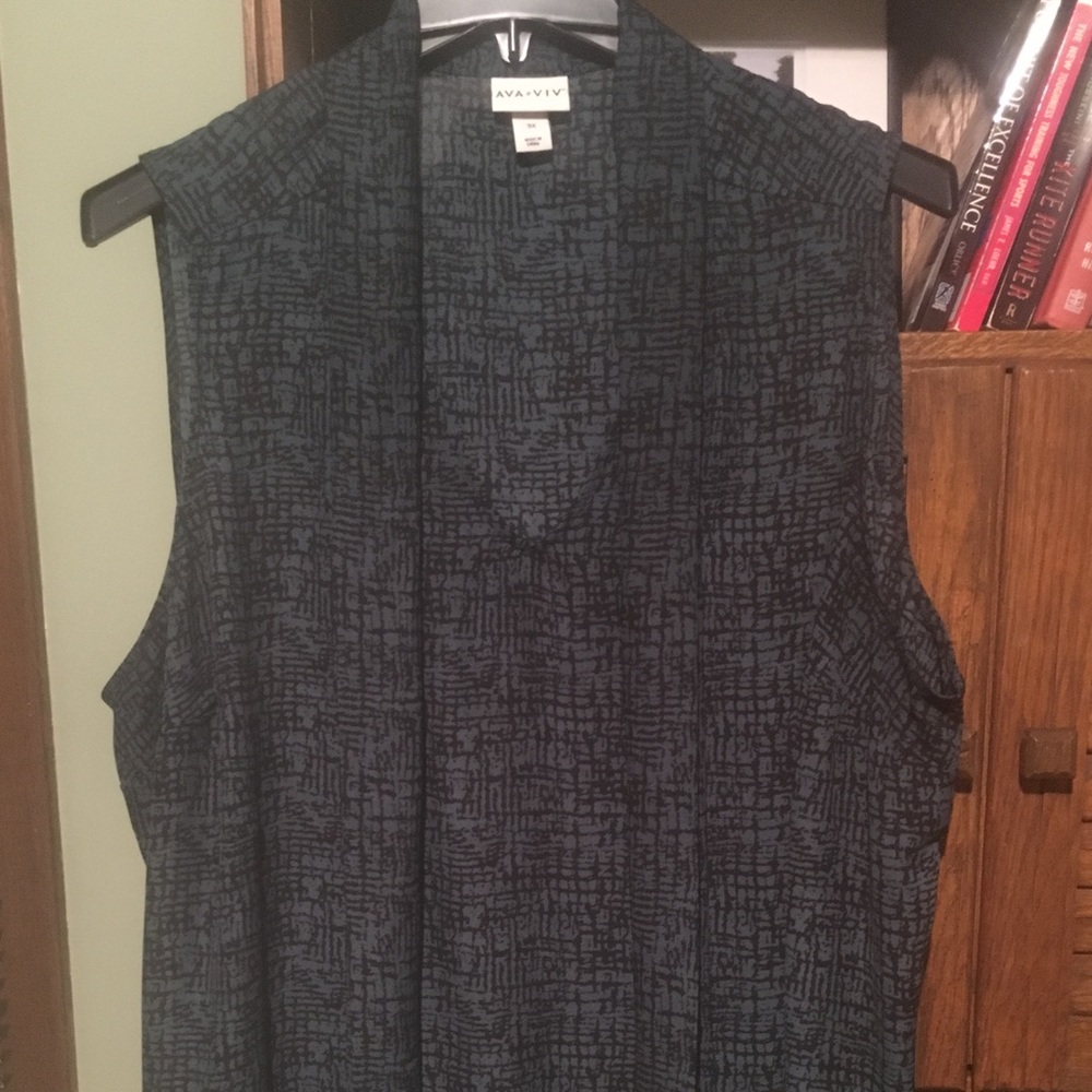 Forest green and black sleeveless blouse size 3x